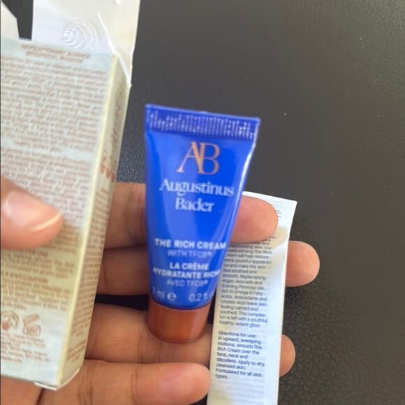 Augustinus Bader The Rich Cream with TFC8 7ml travel pack - Picture 8 of 8